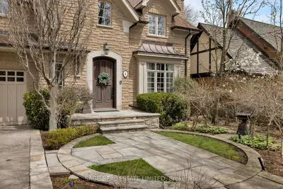 4 Reigate Road, Toronto, On M9a 2y2