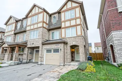 Att/Row/Townhouse in Brampton