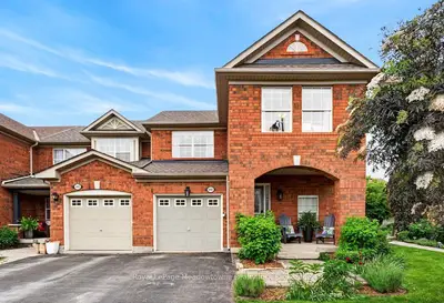 Att/Row/Townhouse in Milton