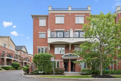 Condo Townhouse in Oakville