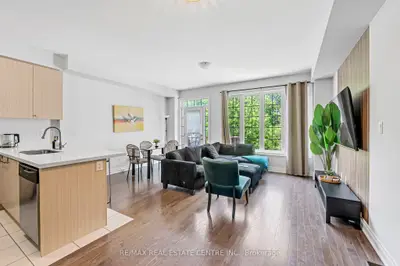 Att/Row/Townhouse in Brampton