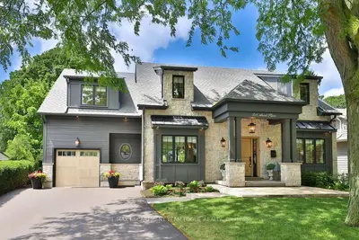 Detached in Burlington