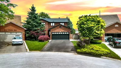 Detached in Burlington