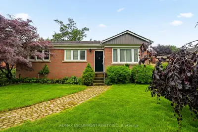 Detached in Burlington