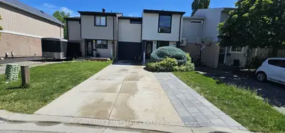Att/Row/Townhouse in Brampton