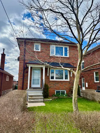 Triplex in Toronto