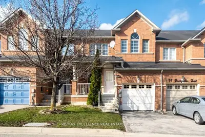 Att/Row/Townhouse in Brampton