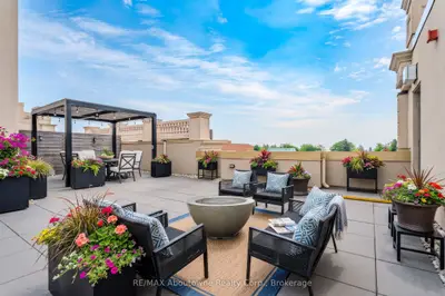 253 Church Street 402, Oakville, On L6j 1n7