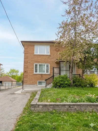 Triplex in Toronto
