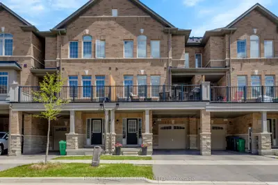 Att/Row/Townhouse in Brampton