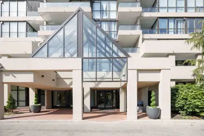 5 Rowntree Road 405, Toronto, On M9v 5g9