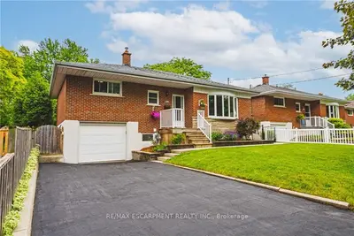 Detached in Burlington