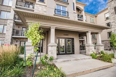 Condo Apartment in Milton