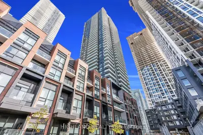 Condo Apartment in Mississauga