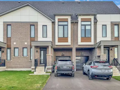 Att/Row/Townhouse in Oakville