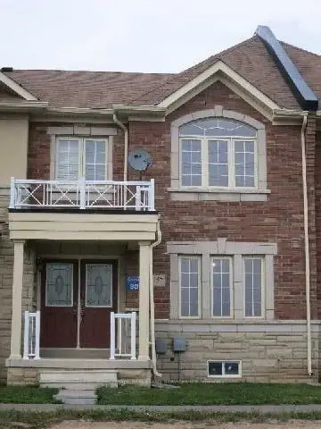 Att/Row/Townhouse in Oakville