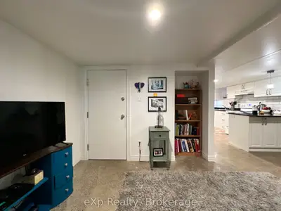 36 Second Street 3, Toronto, On M8v 2x2