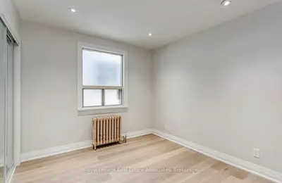 237 LAKESHORE Road E 2, Mississauga, ON L5G 1G8