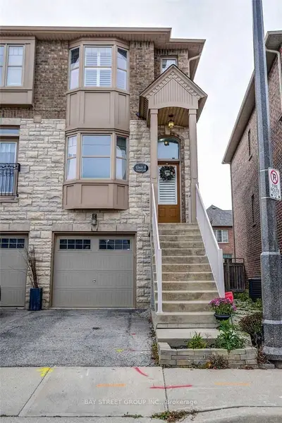 Att/Row/Townhouse in Oakville