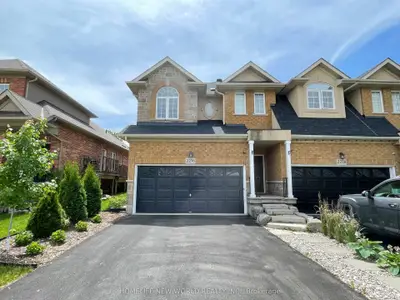 Semi-Detached in Oakville