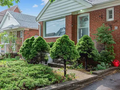 38 Ypres Road, Toronto, On M6m 1n9