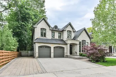 3 Cowley Avenue, Toronto, On M9b 2c9