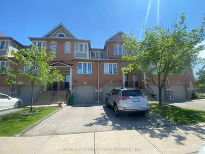 Condo Townhouse in Mississauga