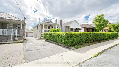 610 Mcroberts Avenue, Toronto, On M6e 4r7