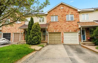 Att/Row/Townhouse in Burlington