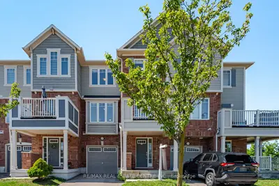 Att/Row/Townhouse in Milton