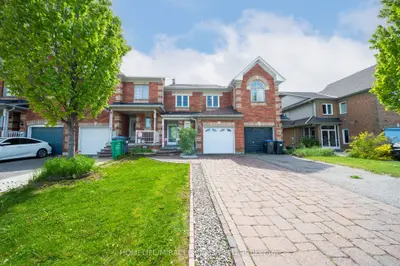 Att/Row/Townhouse in Brampton