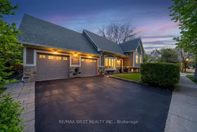 Detached in Oakville