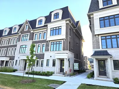 Att/Row/Townhouse in Oakville