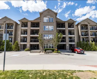 Condo Apartment in Milton