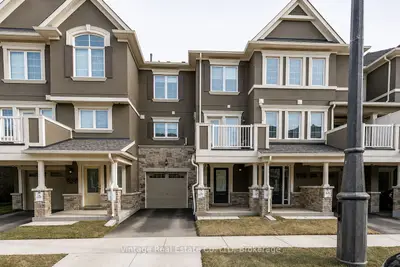 Att/Row/Townhouse in Oakville