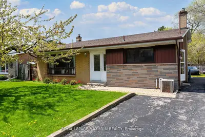 Detached in Oakville