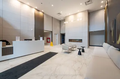 Condo Apartment in Milton