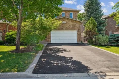 Detached in Oakville