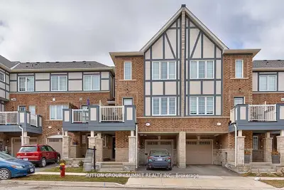 Att/Row/Townhouse in Oakville