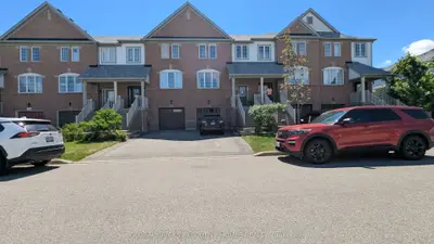 Att/Row/Townhouse in Milton
