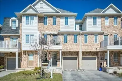 Att/Row/Townhouse in Oakville