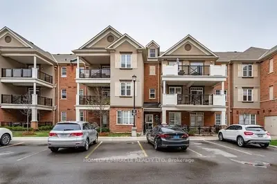 Condo Townhouse in Oakville
