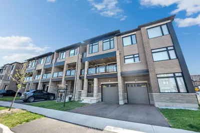 Att/Row/Townhouse in Milton