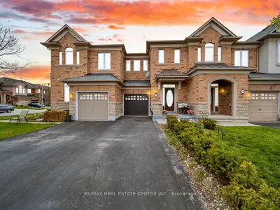 Att/Row/Townhouse in Oakville