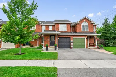Att/Row/Townhouse in Milton