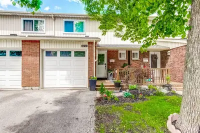 Condo Townhouse in Burlington