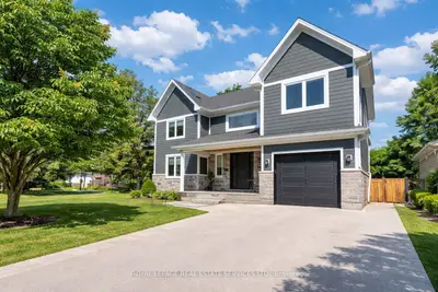 Detached in Burlington