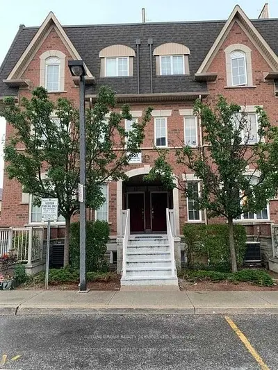Condo Townhouse in Mississauga