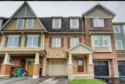 Att/Row/Townhouse in Brampton