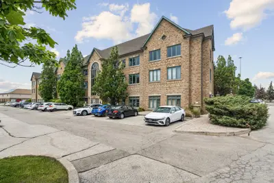2904 South Sheridan Way 204, Oakville, On L6j 7l7